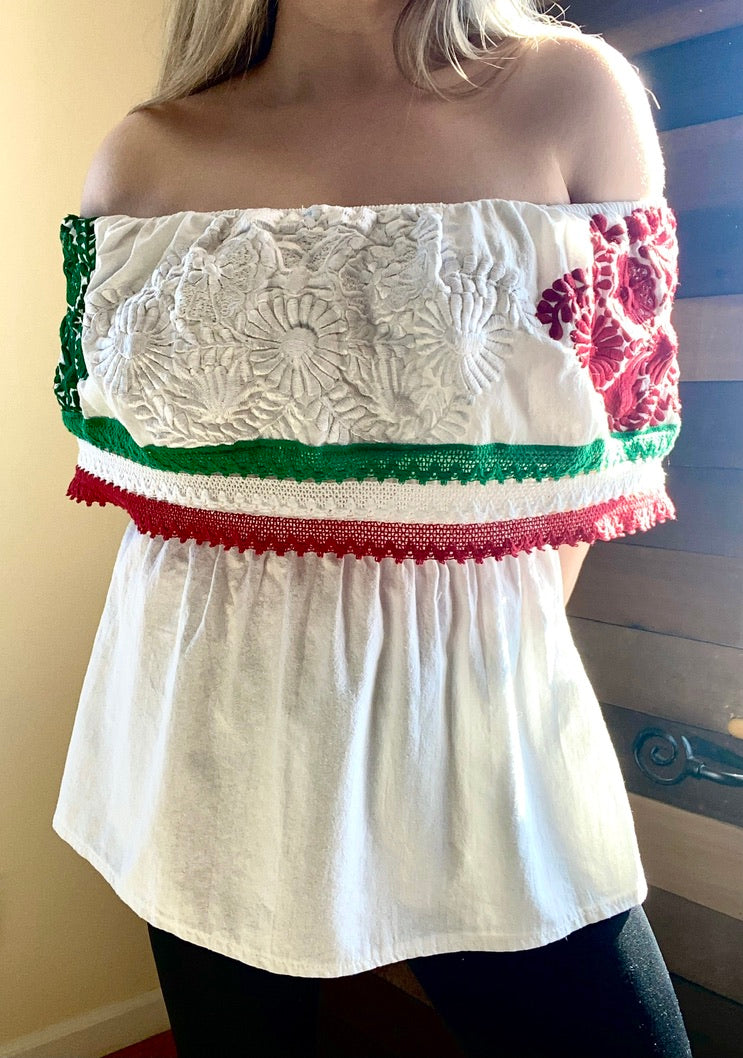 Tricolor off-shoulder blouse