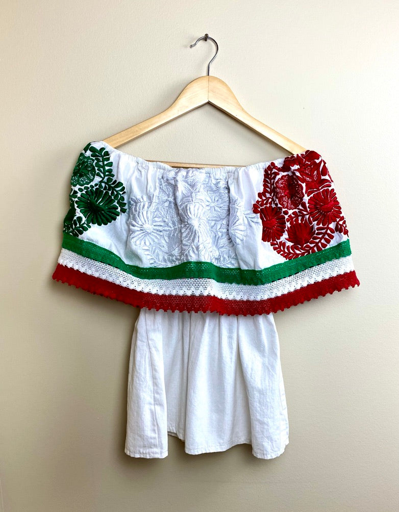 Tricolor off-shoulder blouse